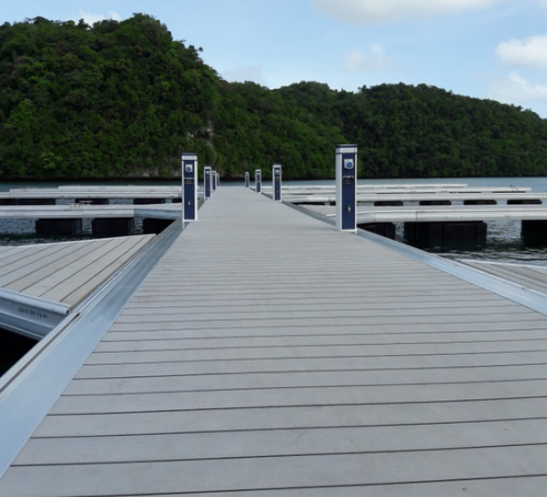 Steel structure pontoon installation