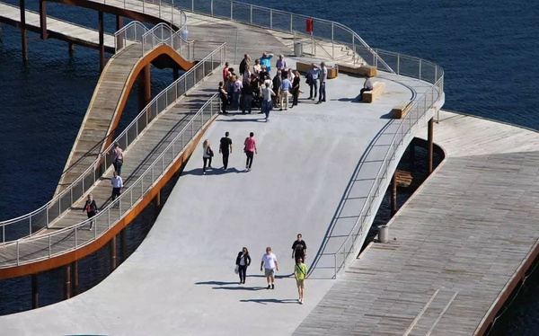 The Design and Construction of the Waterway and the Terminal of the Experience of the Fluctuation