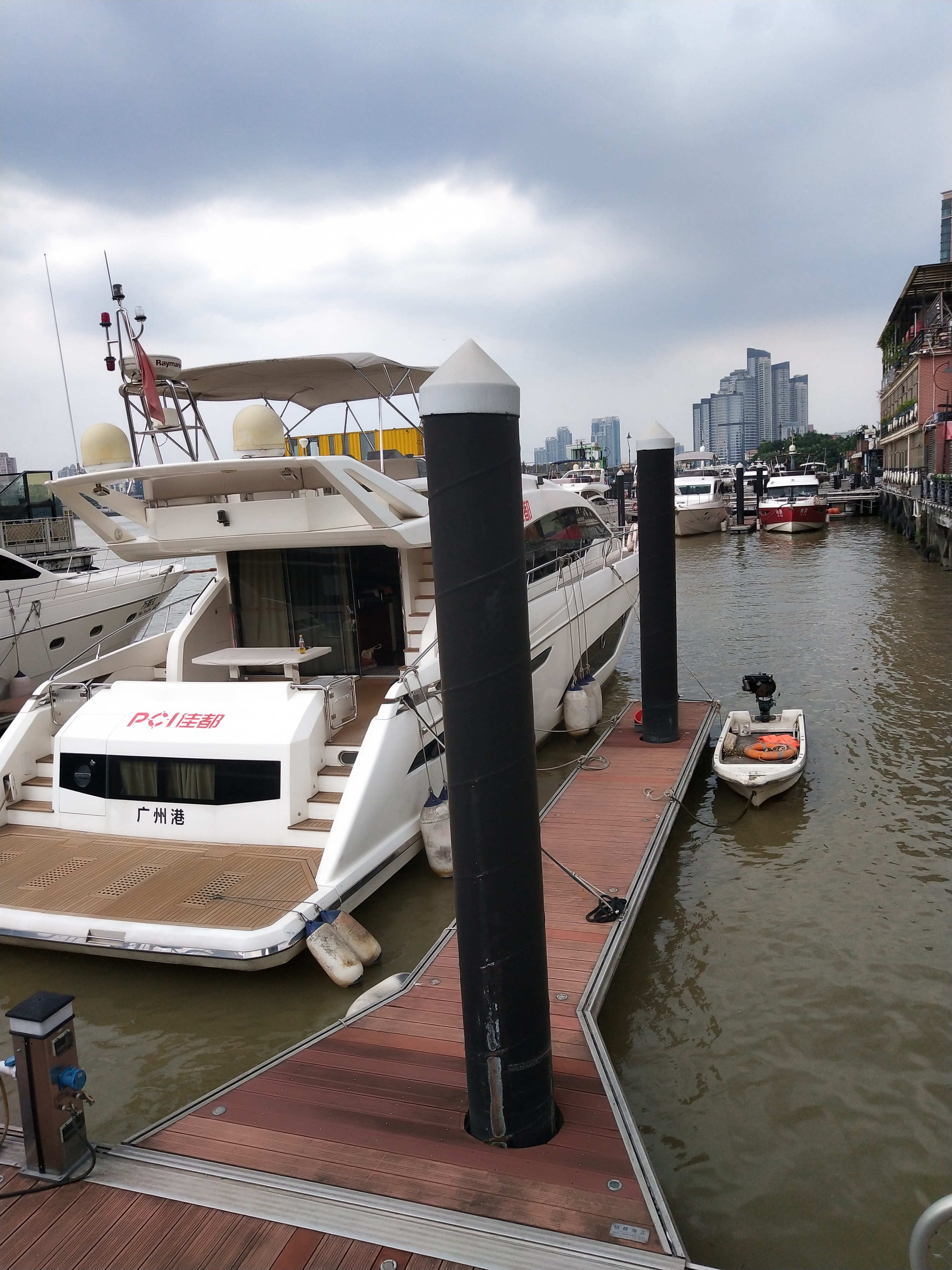 广州太古仓游艇码头升级维修 广州太古仓游艇码头升级维修 Upgrading and maintenance of Guangzhou taiguchang yacht wharf