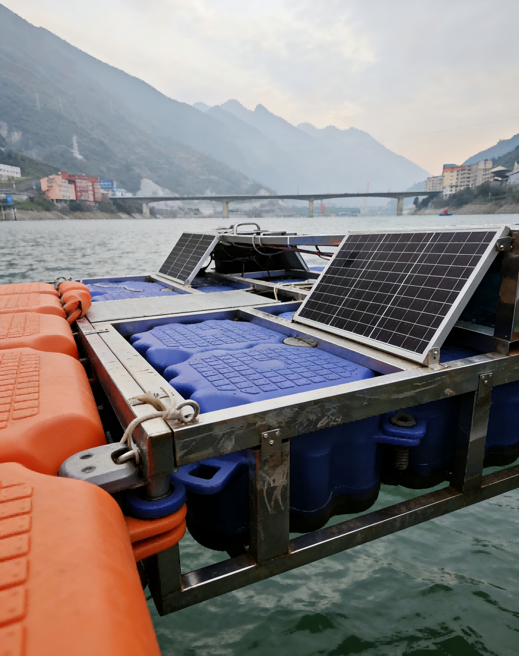 三峡大学水上检测浮筒平台